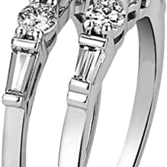 STUNNING Round Diamond Ring Set - Picture 3 of 9